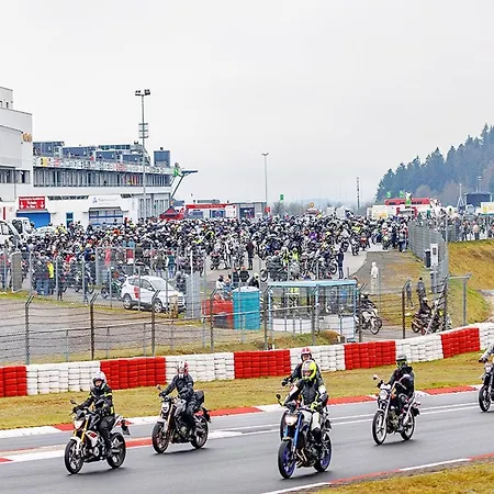 דירה Nordschleife In אדנאו